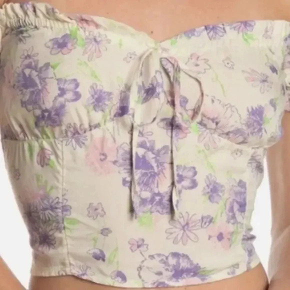 ABOUND Off Shoulder Floral Crop Top Size Medium Back Smocked Blouse - Picture 4 of 10